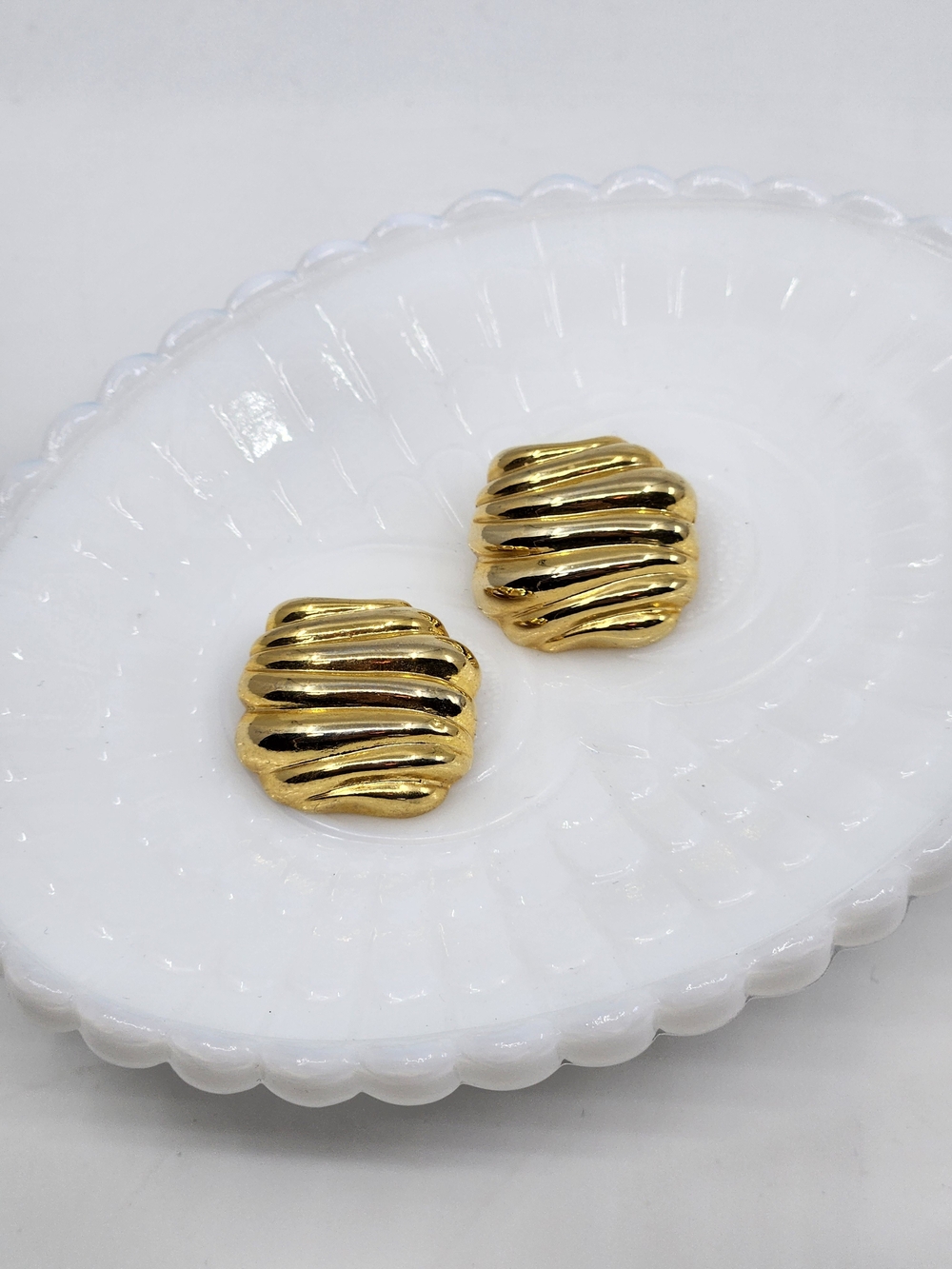 Vintage Gold-Tone Ribbed Clip- On Earrings